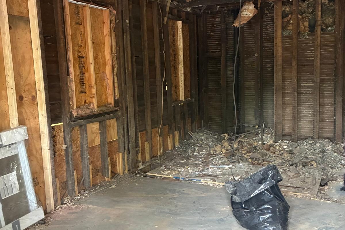 Kitchen before renovation in Chattanooga home